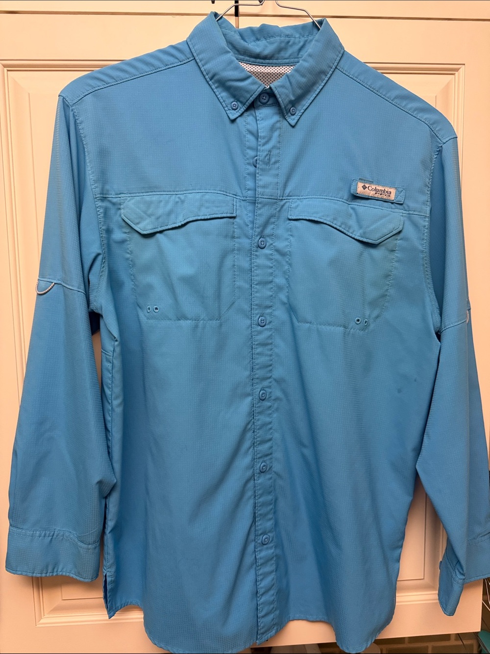 Columbia Men’s Light Blue Long-Sleeve Button-Down Shirt